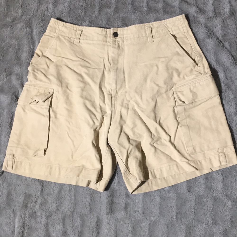 American Eagle  men’s cargo shorts size 34